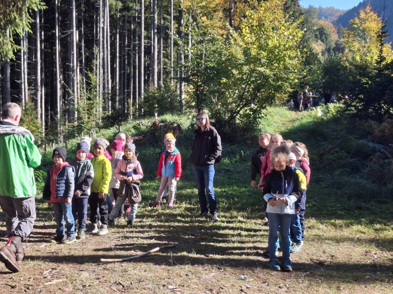 Zwischendurch sorgen Naturspiele für Abwechslung.