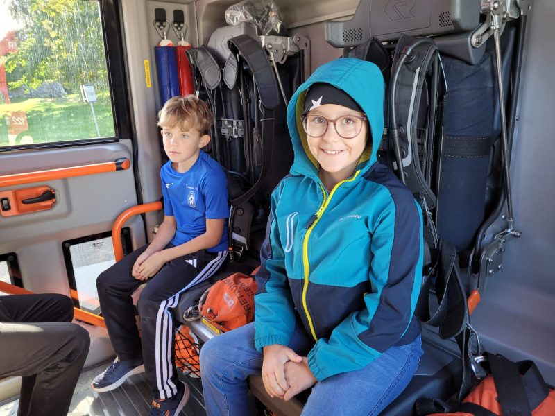Kinder der 4a bei der Feuerwehr.