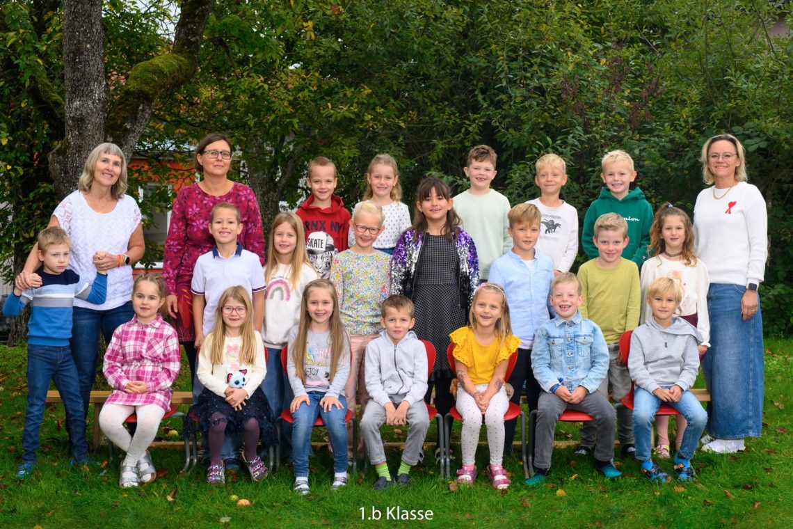Klassenfoto der Klasse 1b